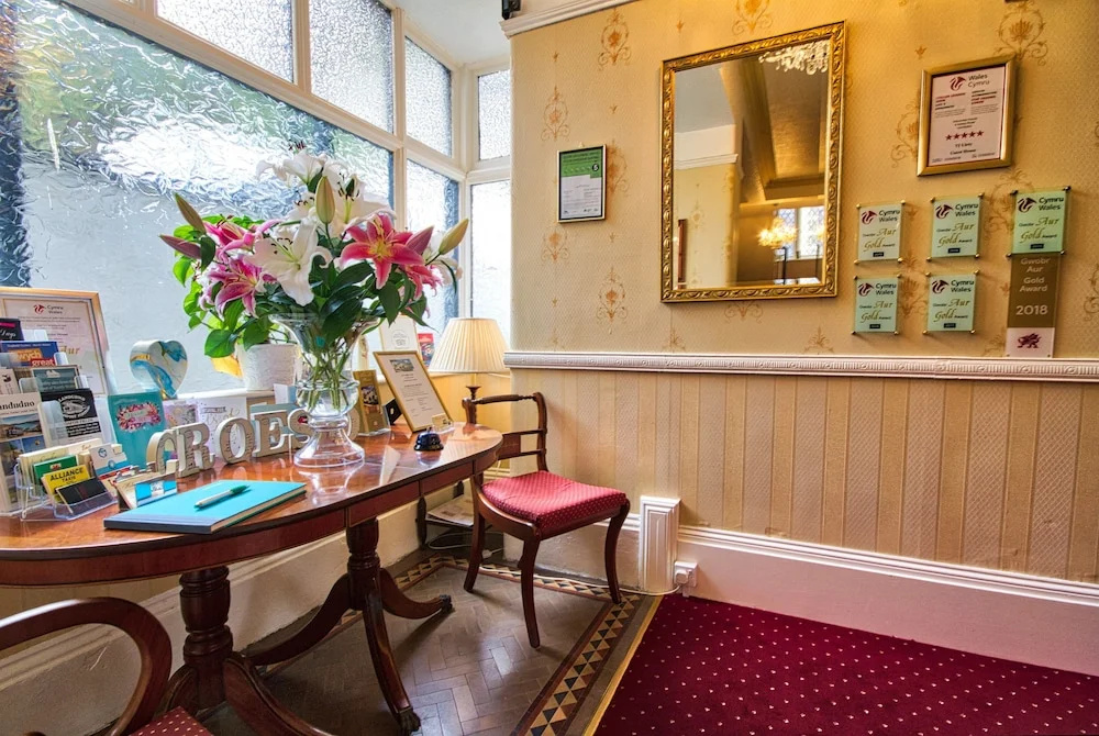Holcombe House Guest House