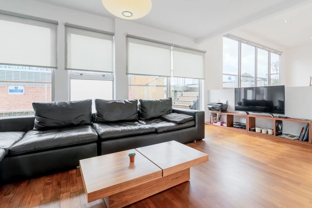Mod-minimalist Flat w Balcony Sleeps 4 Shoreditch