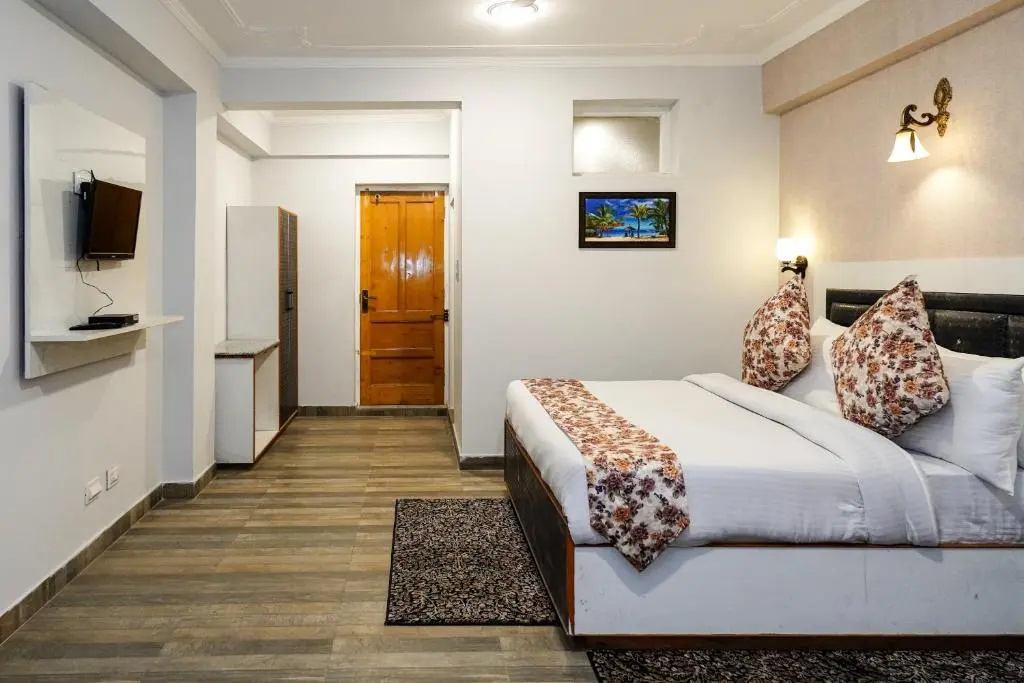 Click Sunburry Hotel Srinagar