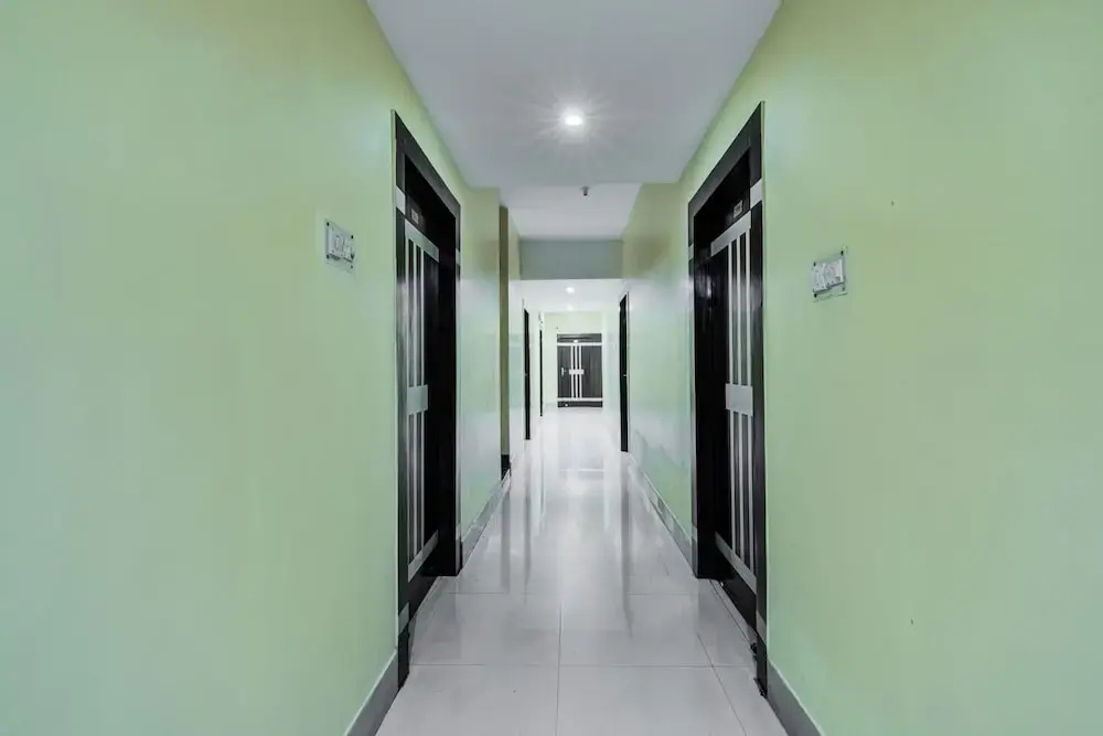 Hotel The Avenue by OYO Rooms