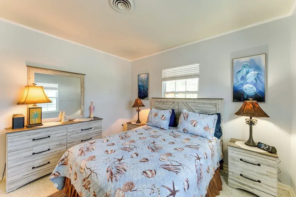 Pet-friendly Venice Vacation Rental, 3 Mi to Beach
