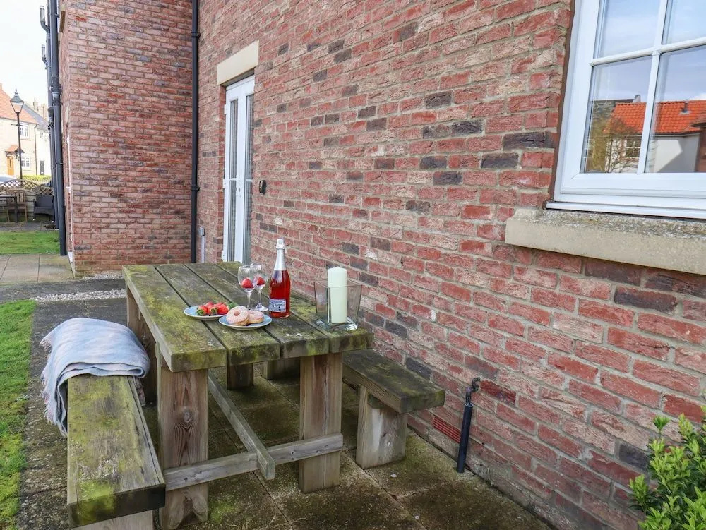 The Sandcastle - Part of the The Bay Filey Holiday Village with pool, gym and direct beach access, pub, restaurant, tennis and meadows walks