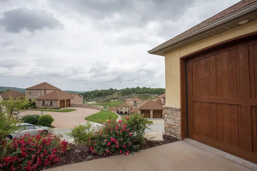 Vista - Sleeps 6-10 4 Bedroom Villa by RedAwning