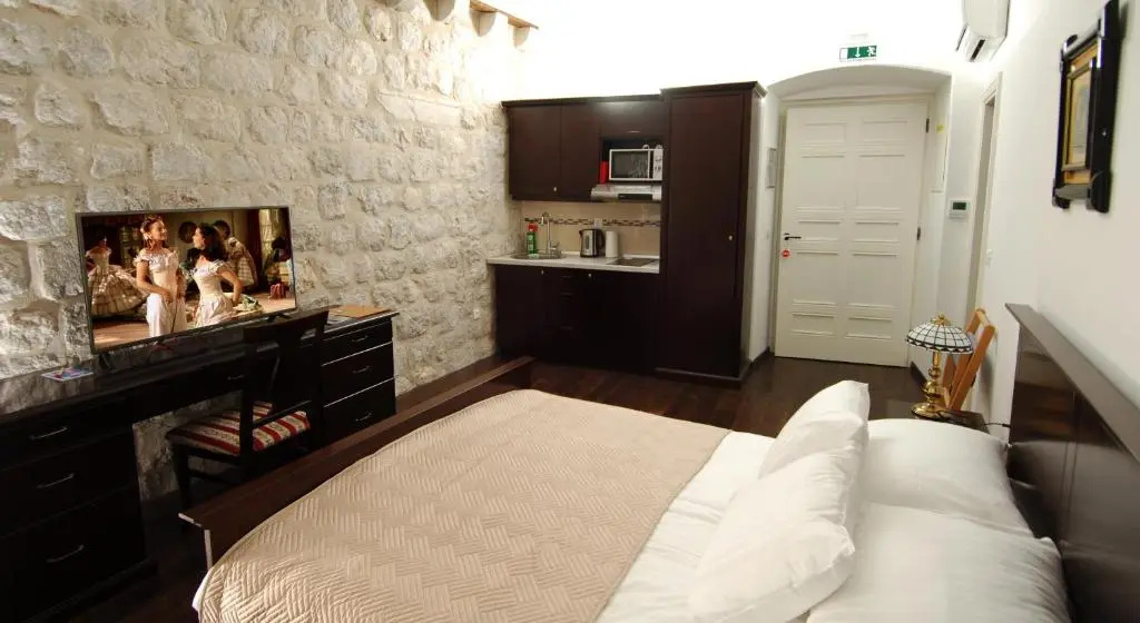 SUNce Palace Apartments with free offsite parking