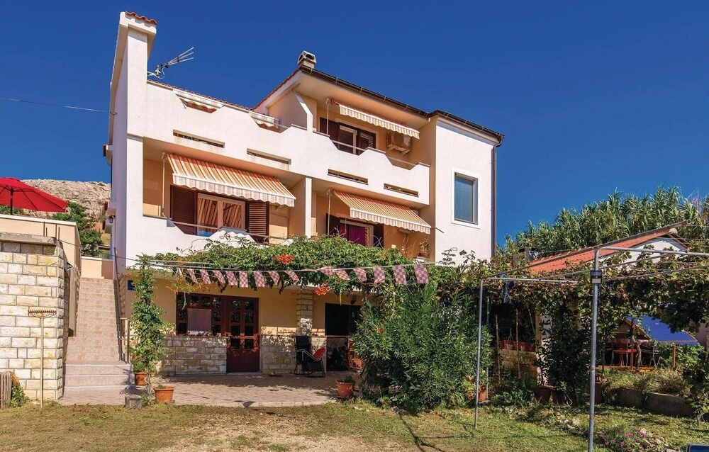 Amazing Home in Dinjiska With Wifi and 1 Bedrooms