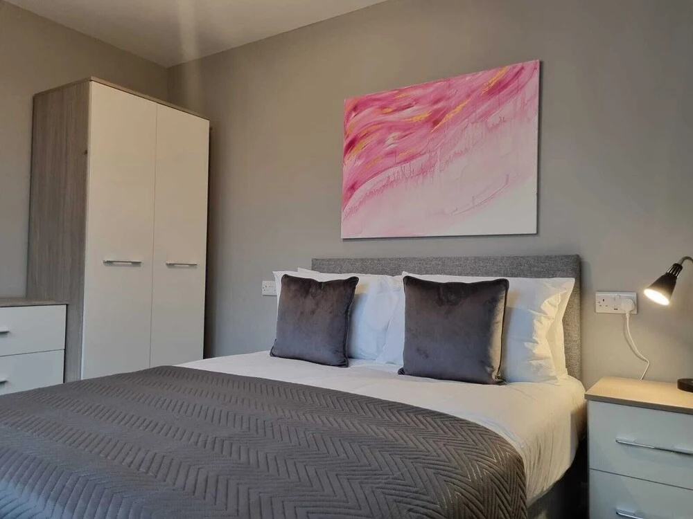 Charming 1-bed Apartment Near Redditch Town Centre