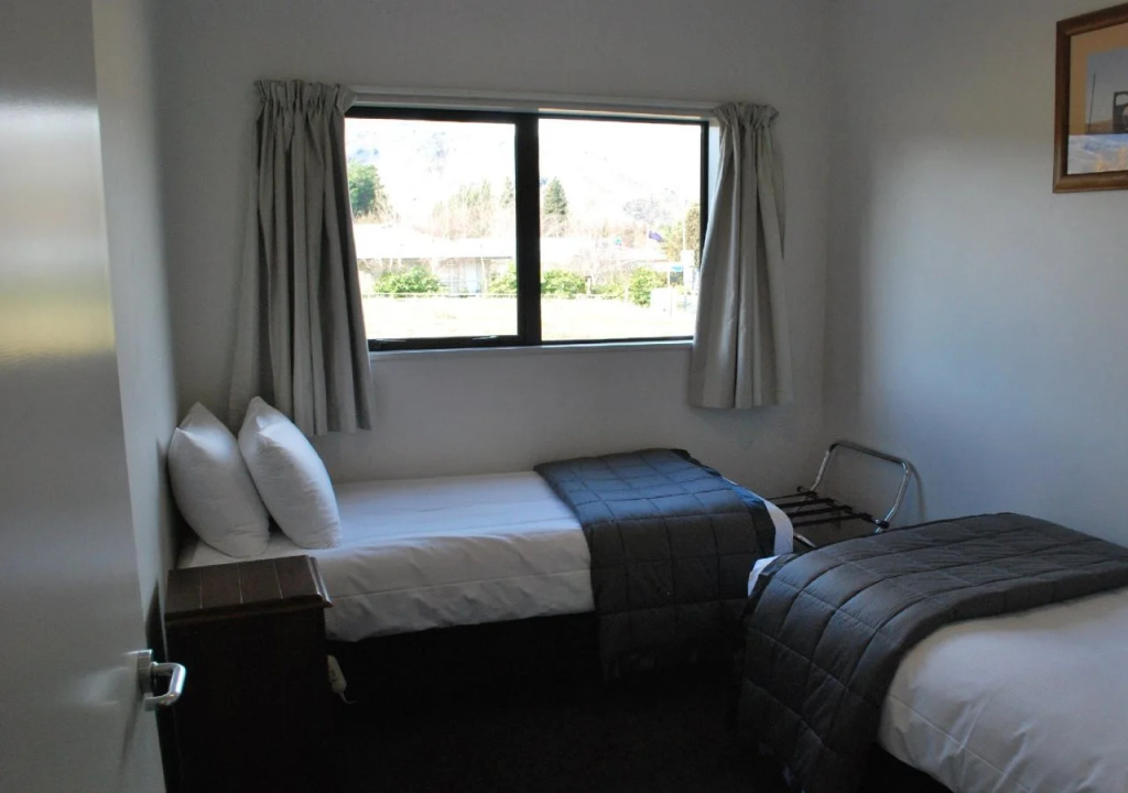 Carrick Lodge Motel