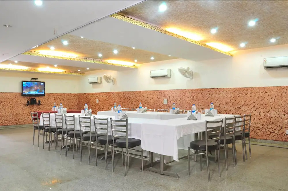 Hotel S & B East Inn - Patel Nagar