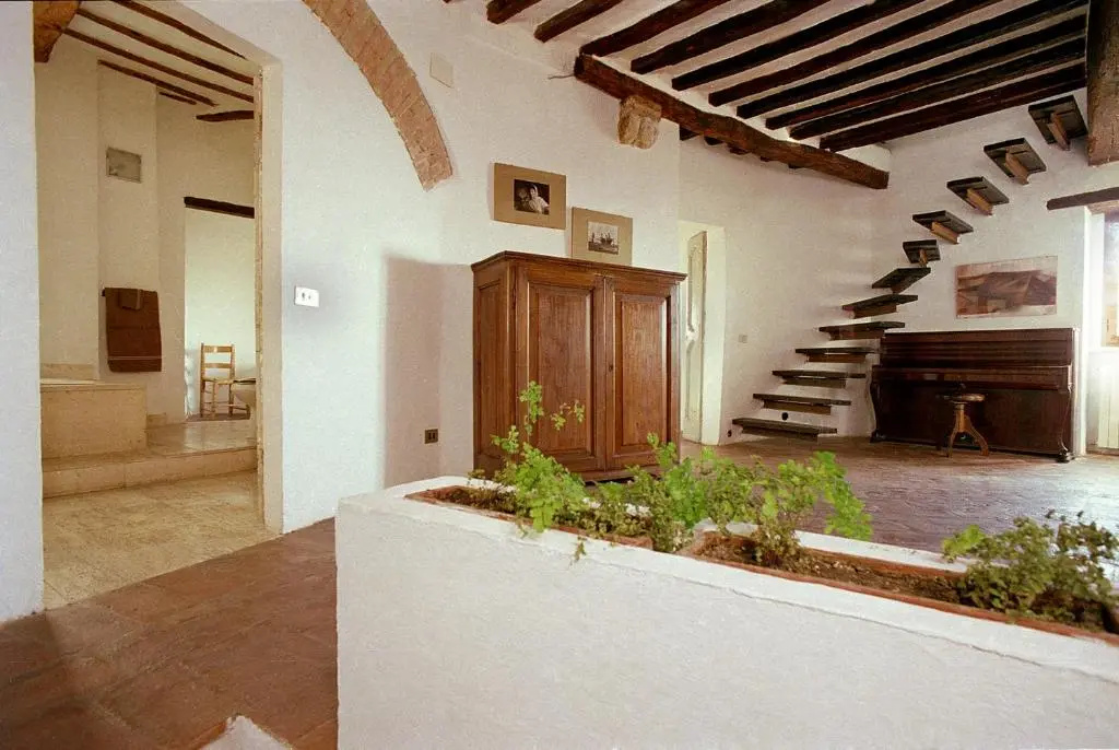Town House with Garden and Piano