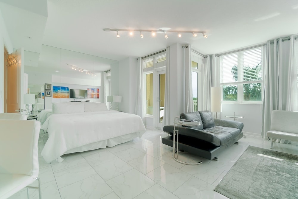Casa Costa 308s Studio, Pools, Jacuzzi, Beach, Shops & Dog Friendly