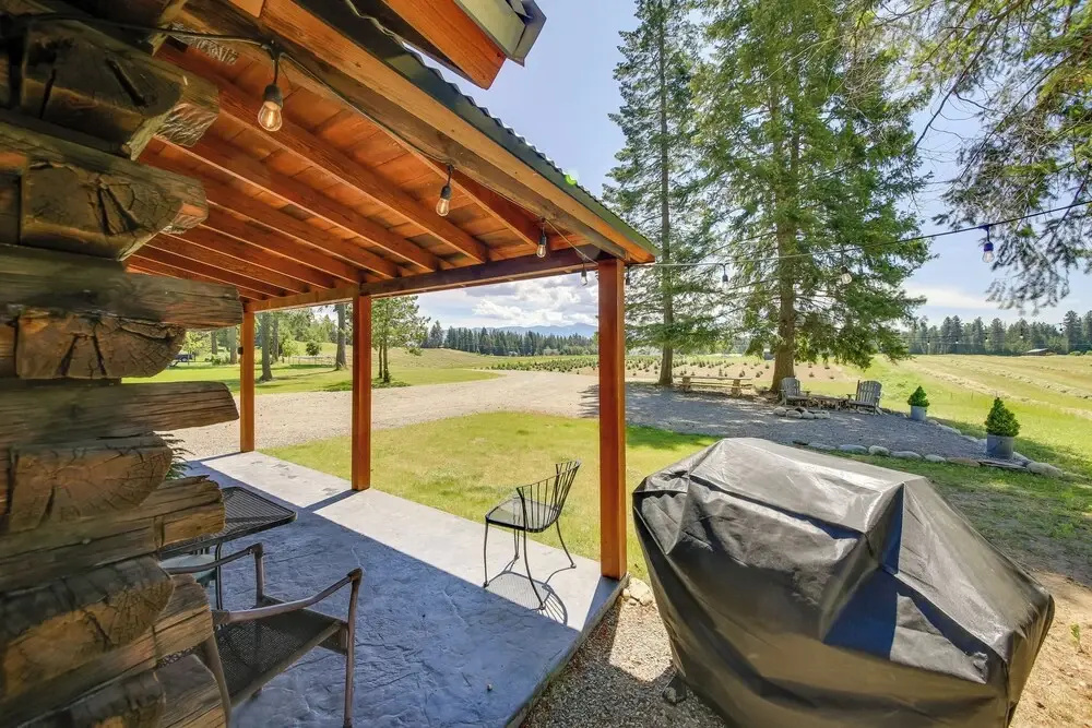 Serene Kootenai Cabin - 3 Mi to Dtwn & River!