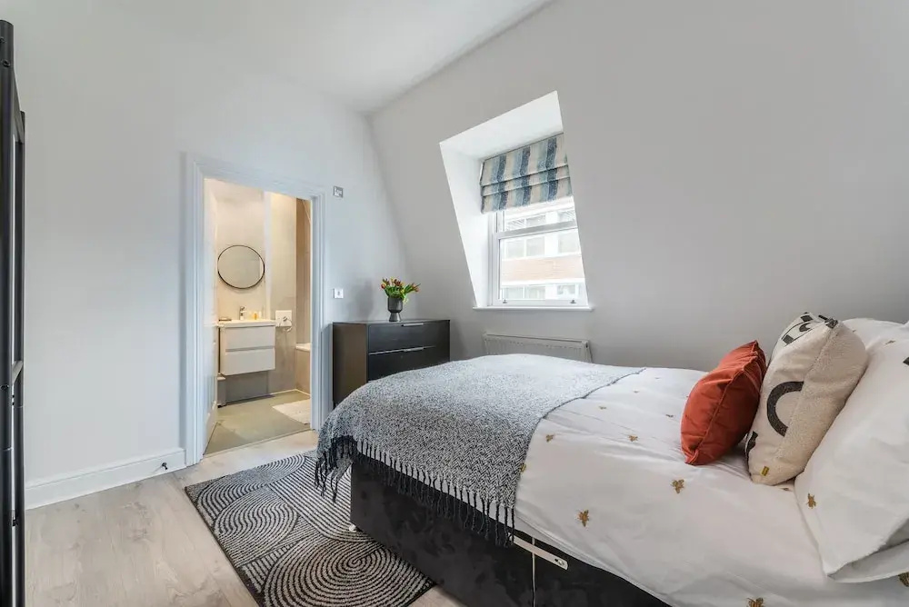 140 Minories