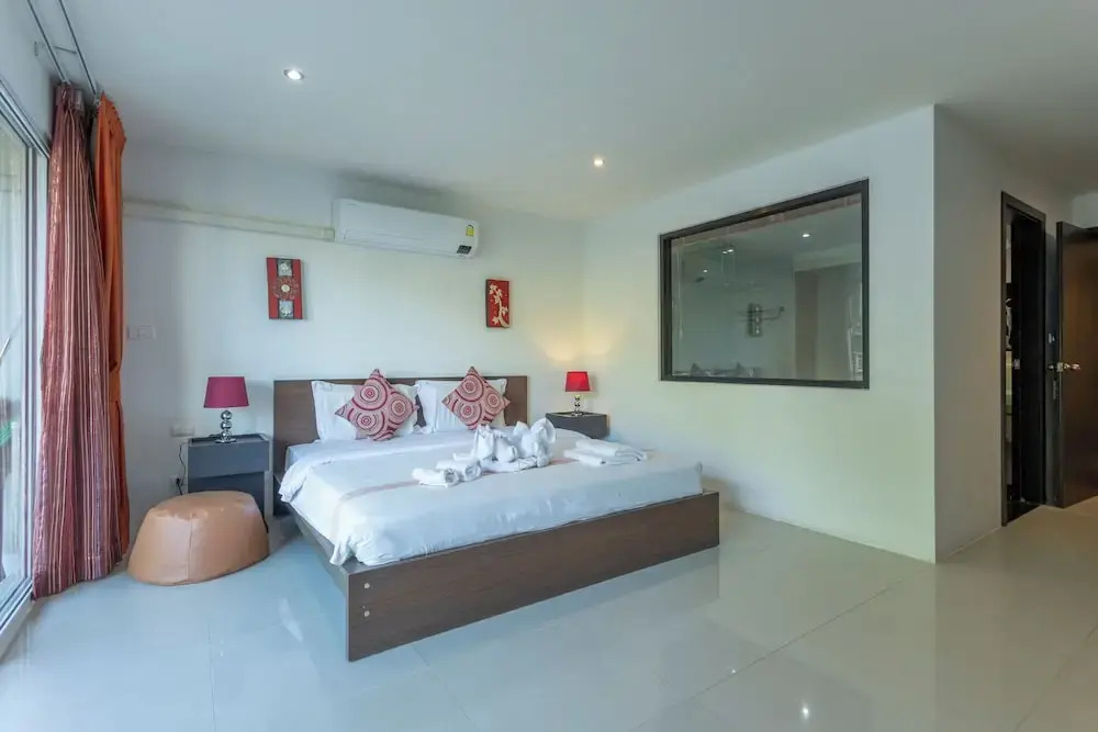 Heart of Patong  Pool Beach Bangla C134