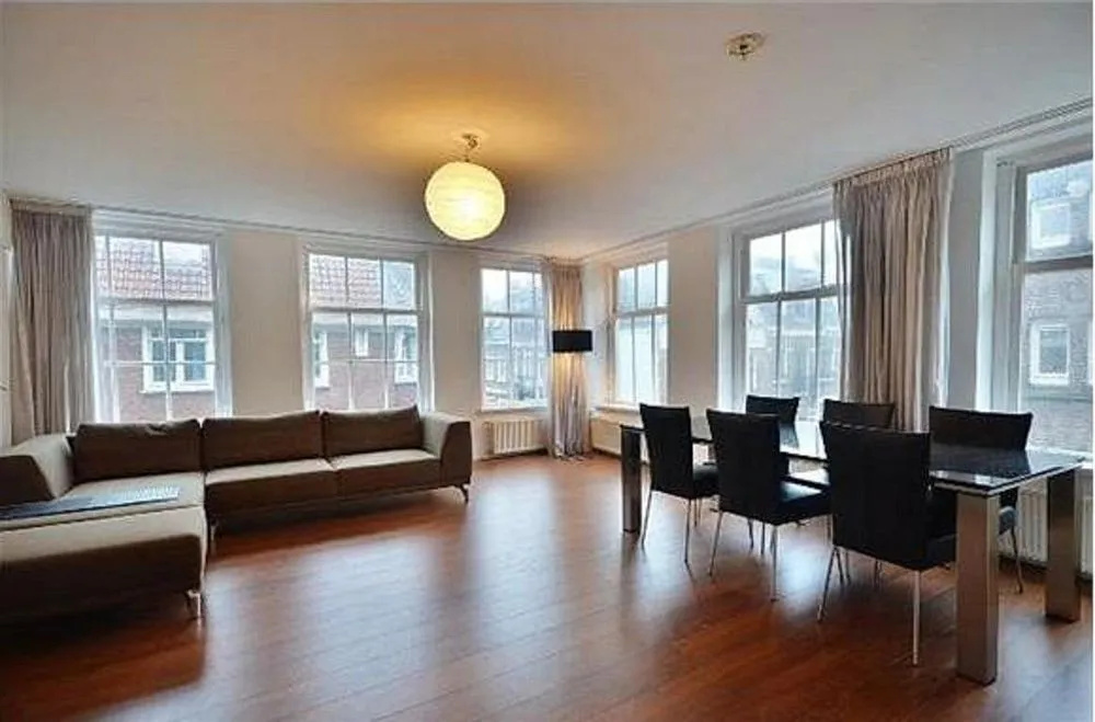 Leidse Square Nightlife Apartment