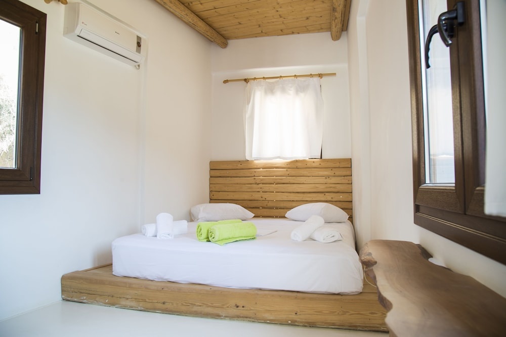 Spathi Beach Bar Restaurant & Suites