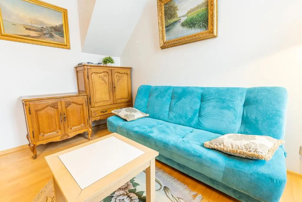 Daily Apartments - Split Level Apartment near Port