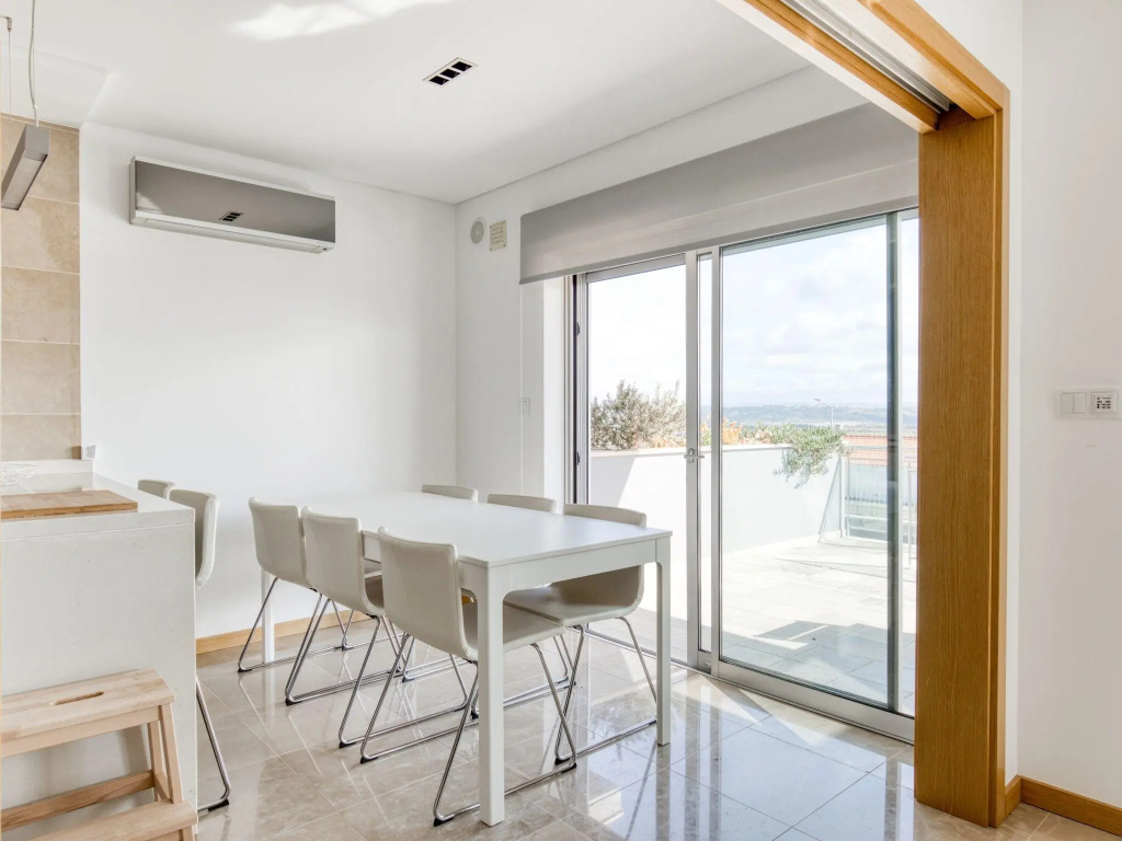 Modern Villa with Pool and barbecue