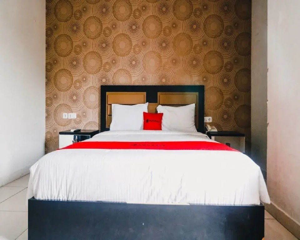 RedDoorz Plus near Cambridge City Square 2 Medan