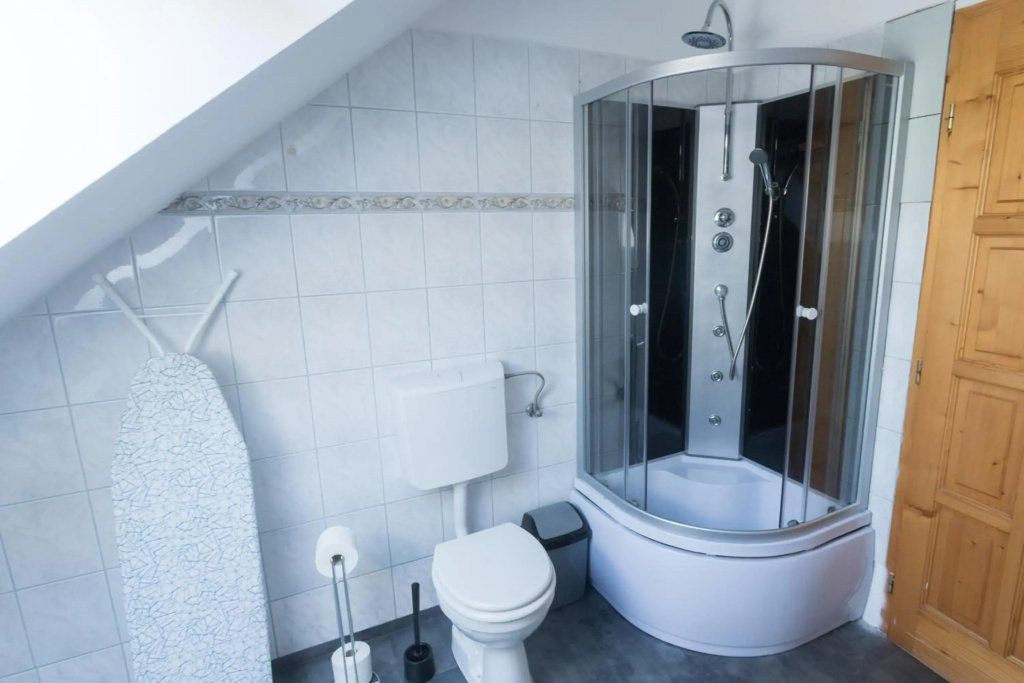 Hi-Bp Garden city Batsanyi Apartment 3 Rooms, Apartment upstairs close the city train