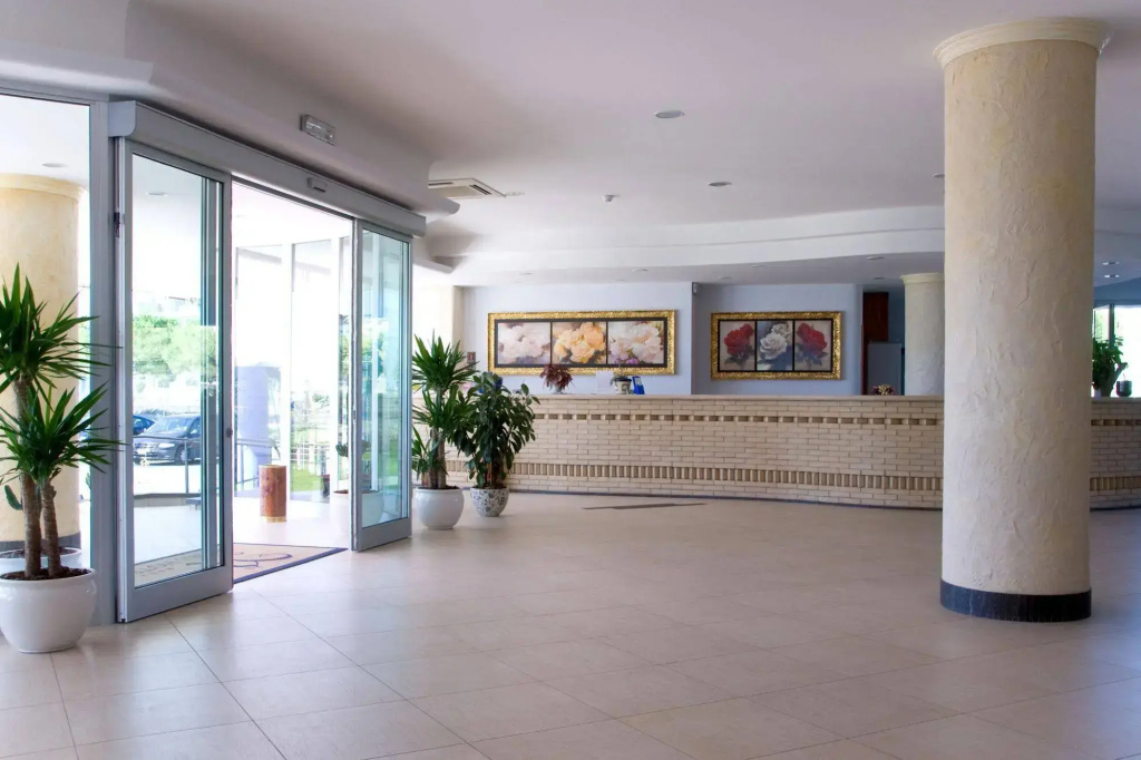 Roses Hotel