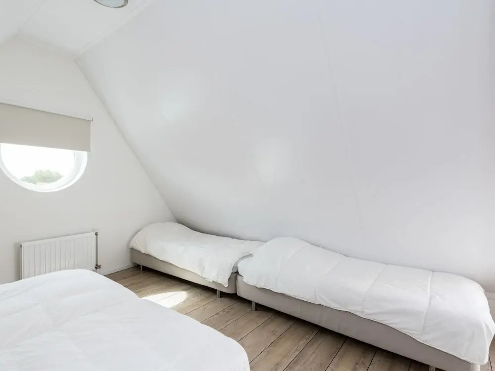 Lovely Holiday Home in Ouddorp Near Lake