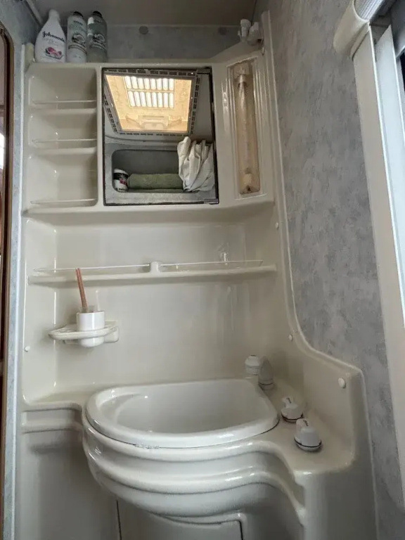 Motorhome in Hinckley- Sleeps 3- Pet Friendly