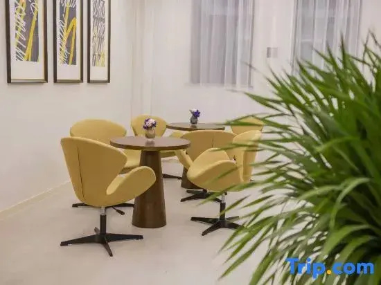 Homeinn Plus Hotel (Chongqing Daping Longhu Times Tianjie Store)