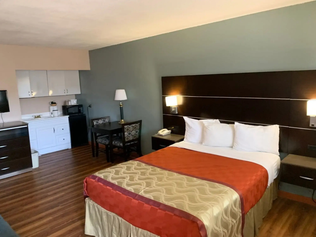 Olive Tree Inn & Suites, a Howard Johnson by Wyndham