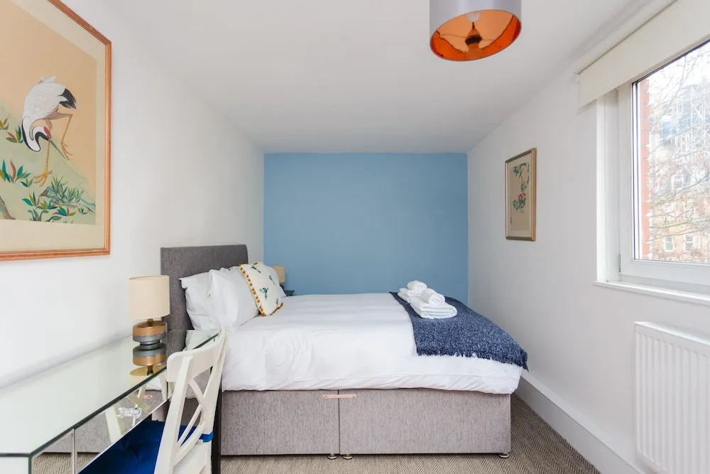 Spacious Central 3 Bedroom Apartment in Old Street