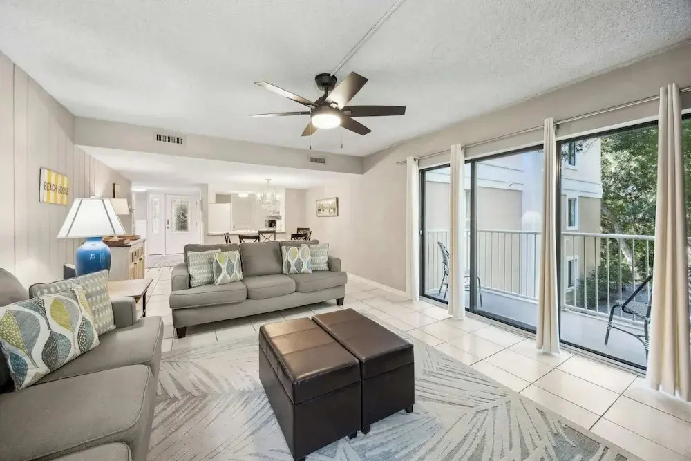2070 Beachwood