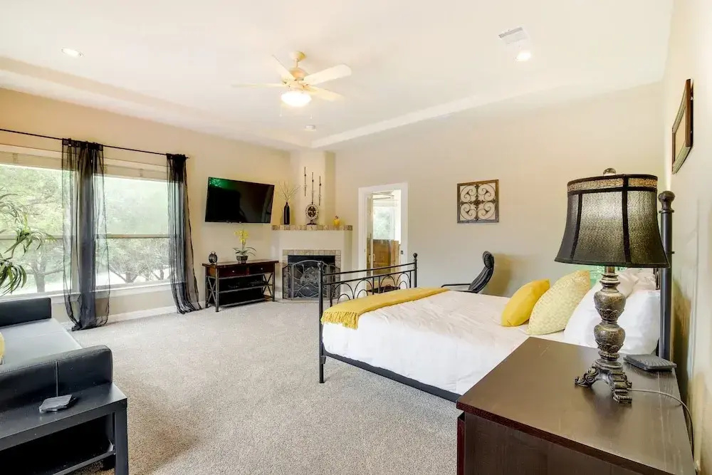 Luxe Lake Travis Vacation Rental w/ Heated Pool
