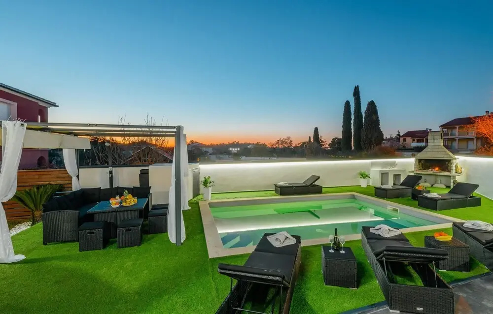 Stunning Home in Pula With Wifi and 7 Bedrooms