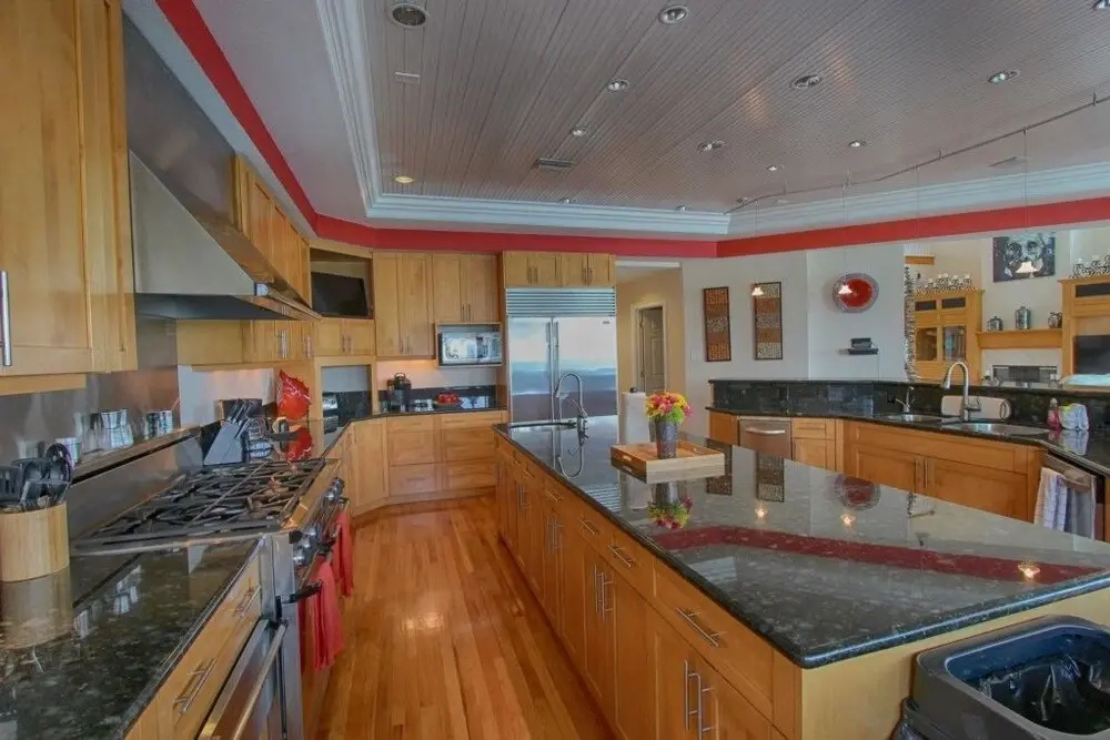 Beachcomber's Luxury - 5 Br home by RedAwning