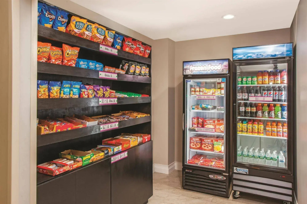 La Quinta Inn & Suites Far Rockaway - JFK Airport