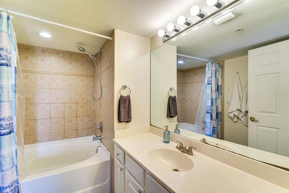 3 Mi to Dtwn Fort Myers: Condo w/ Pool Access