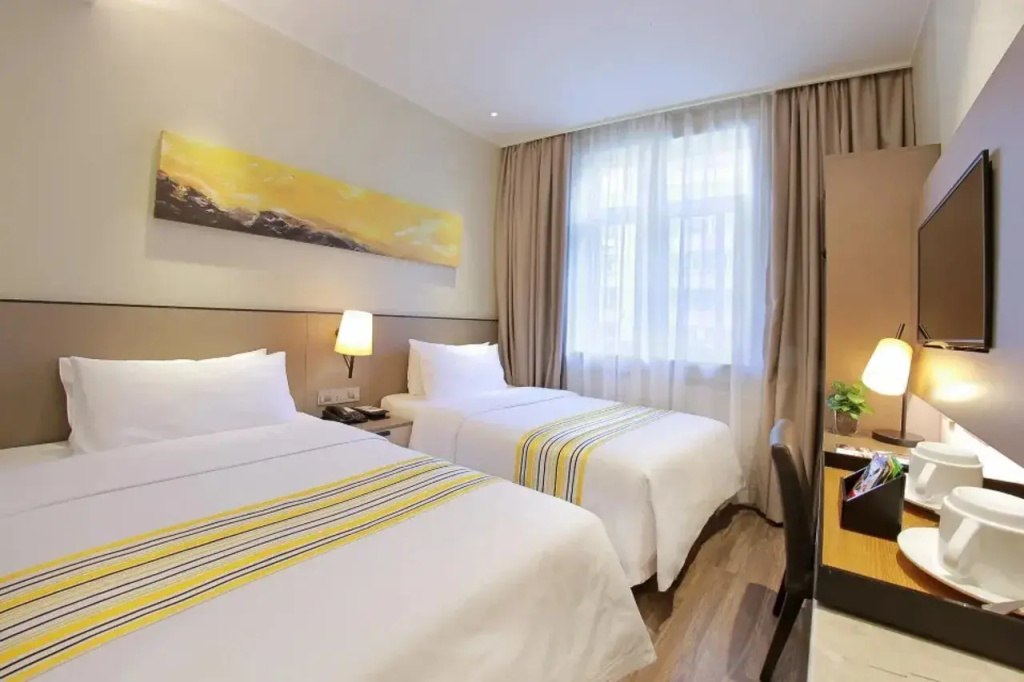 Home Inn Plus (Beijing Agriculture Exhibition Center Changhong Bridge)