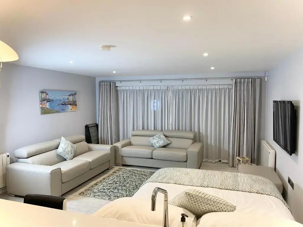 The North Cove, 20m to the Sea, Modern Apartment