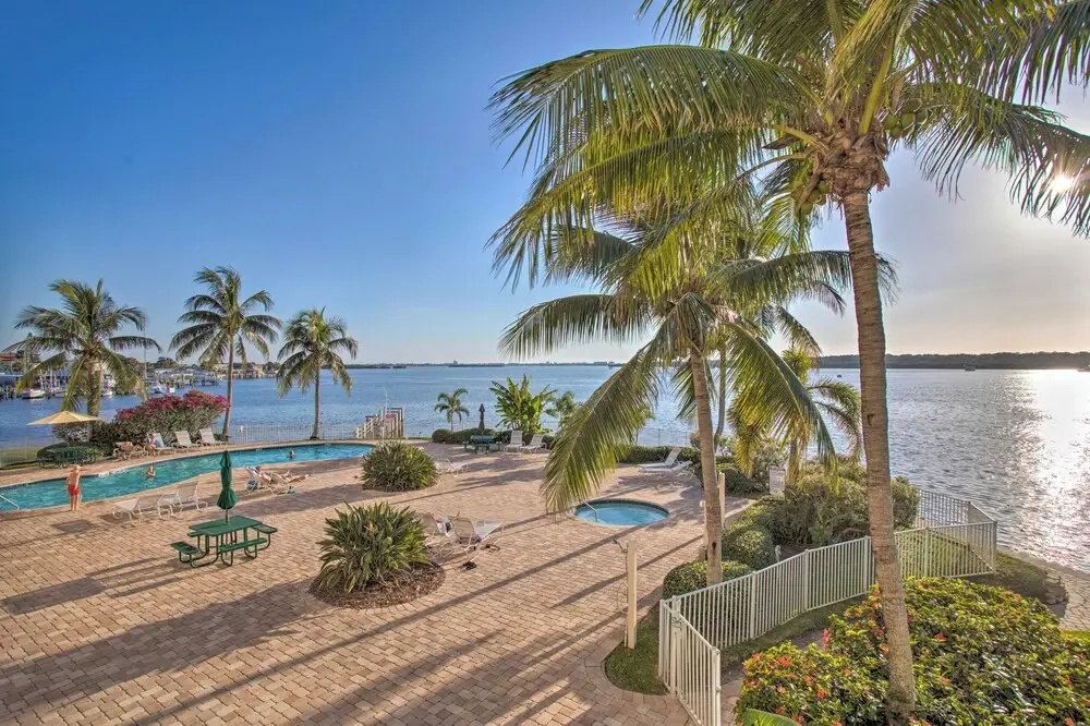 Private Balcony & Pool Access: Bayfront Retreat