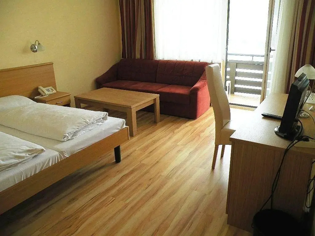 Hotel Reitzentrum Hausruckhof e U
