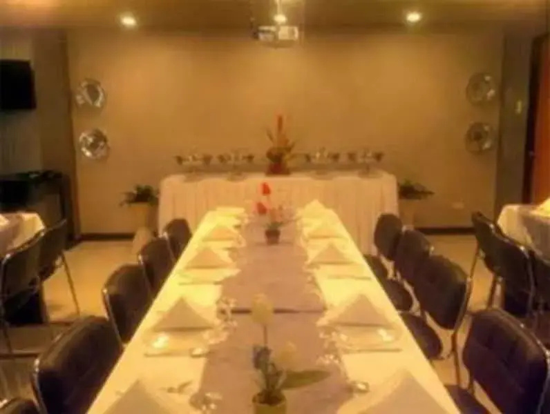 Valleyfront Hotel