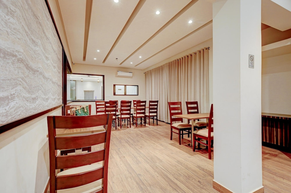 Super Collection O Ovel Hotel Grand