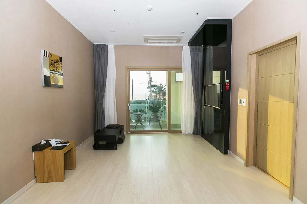 Rich Hotel