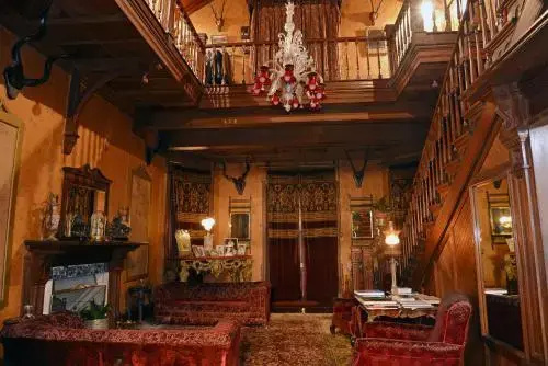 Chapslee Hotel