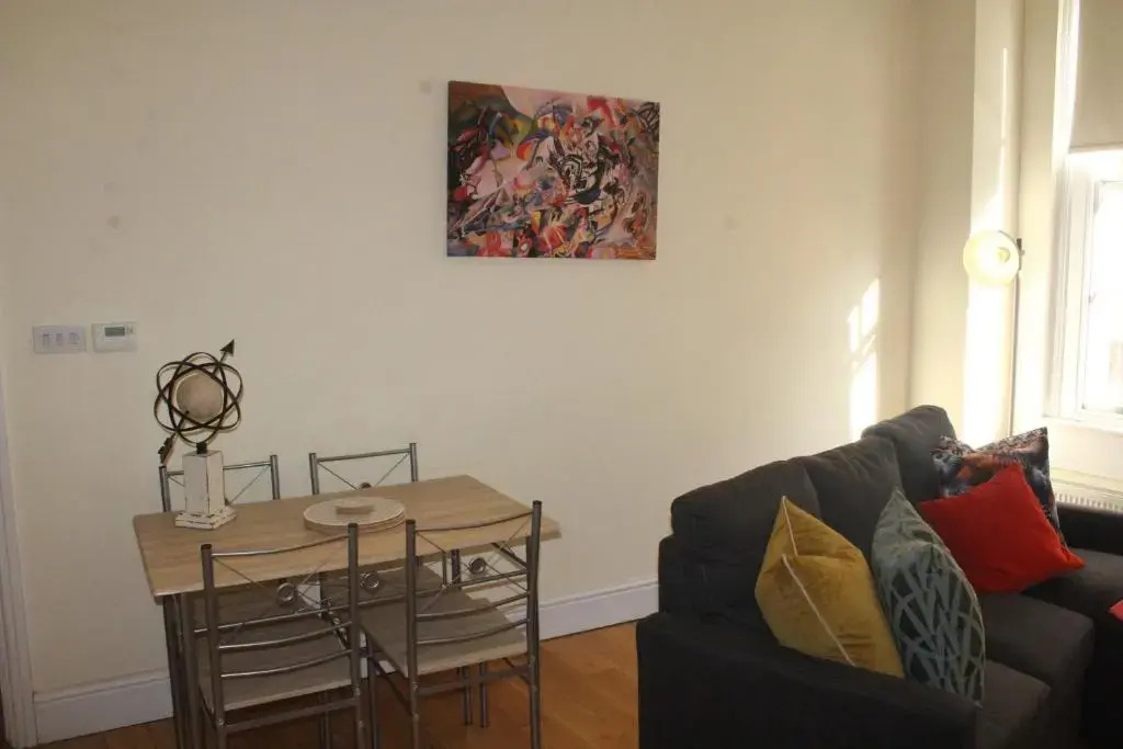Beautiful 2 bedroom apartment in central Bath