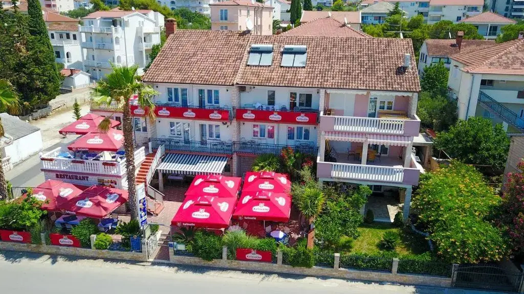 Villa Okruk-10 meters away from the beach