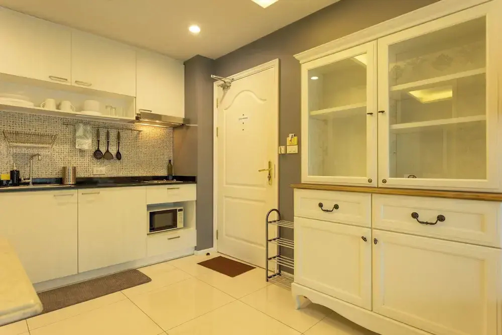 Everything U Need Walking Distance c108