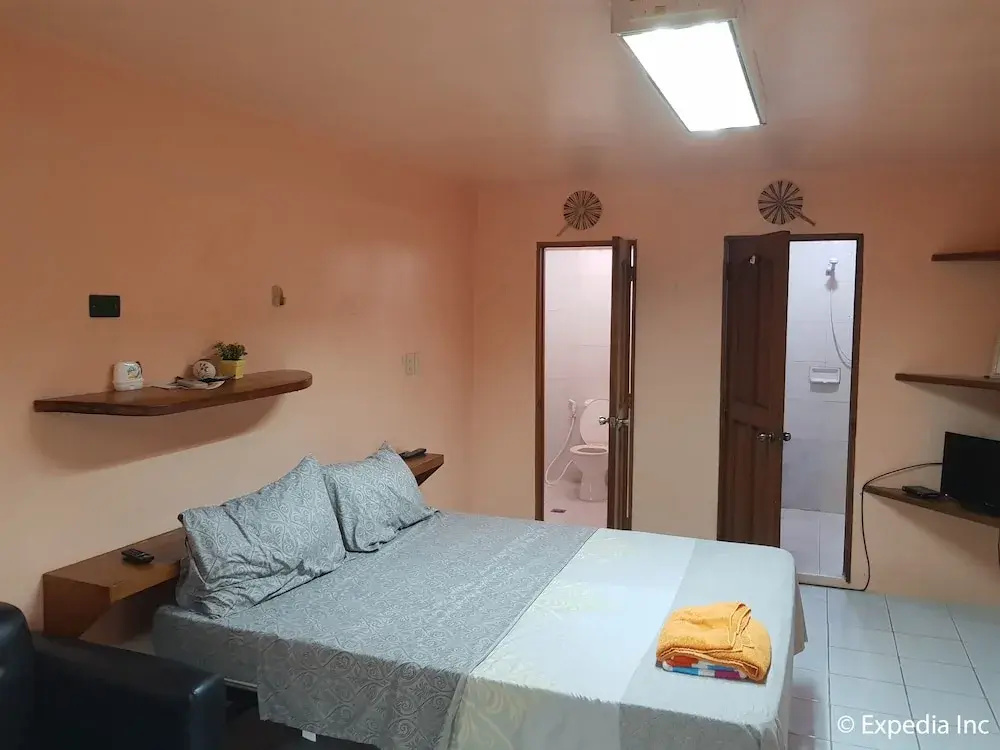 1st Street Park Apartelle