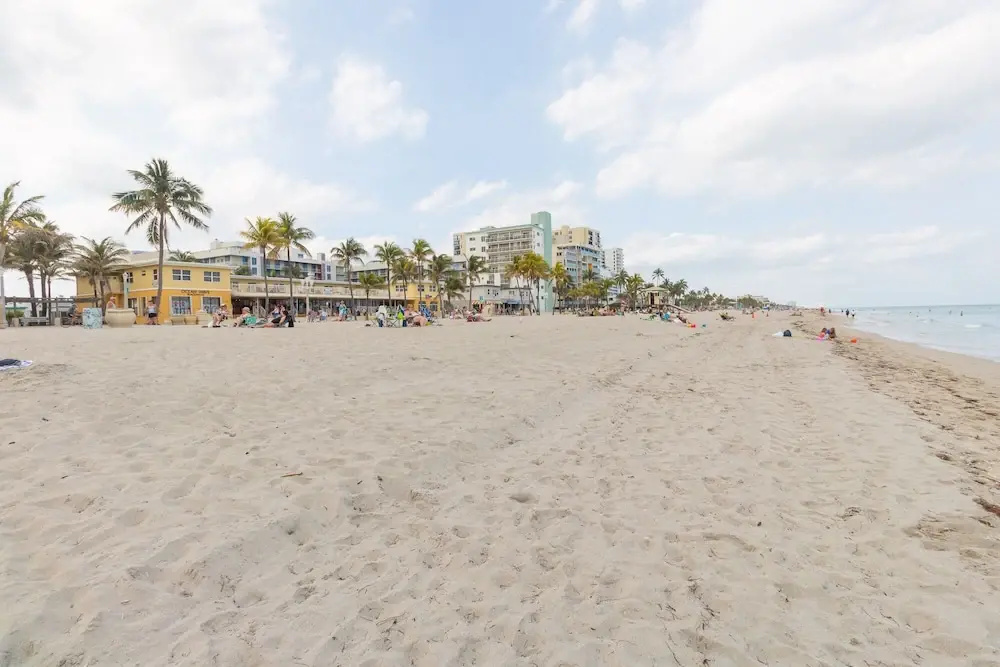 341 APT Hollywood Beach