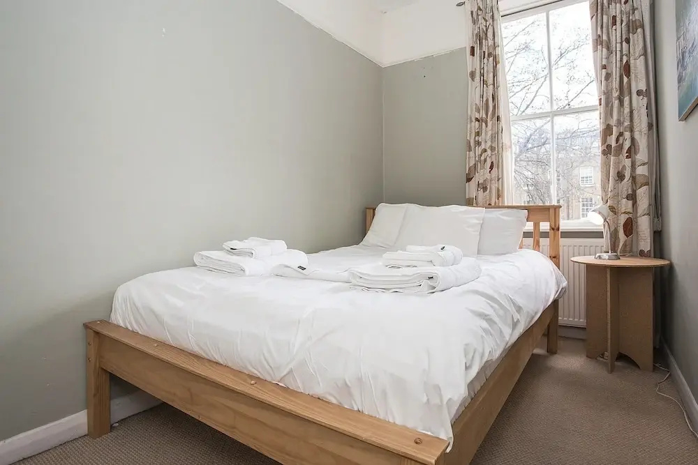 Bright 1 Bedroom Flat in Oval
