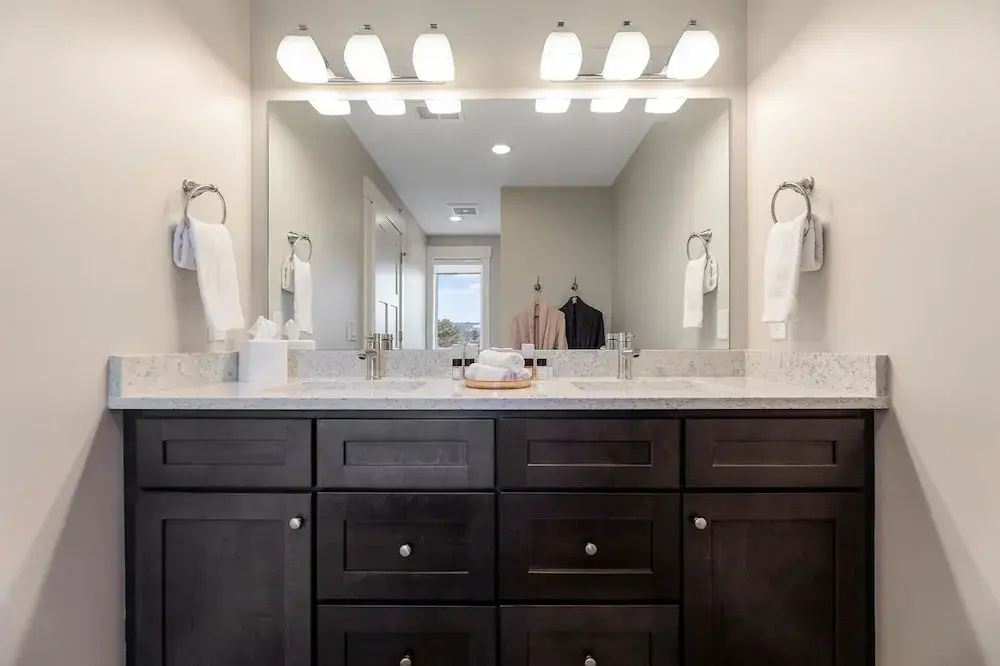 539 Bay St. Lake View Condo Unit 401W